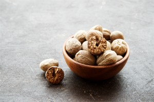 whole nutmeg seeds